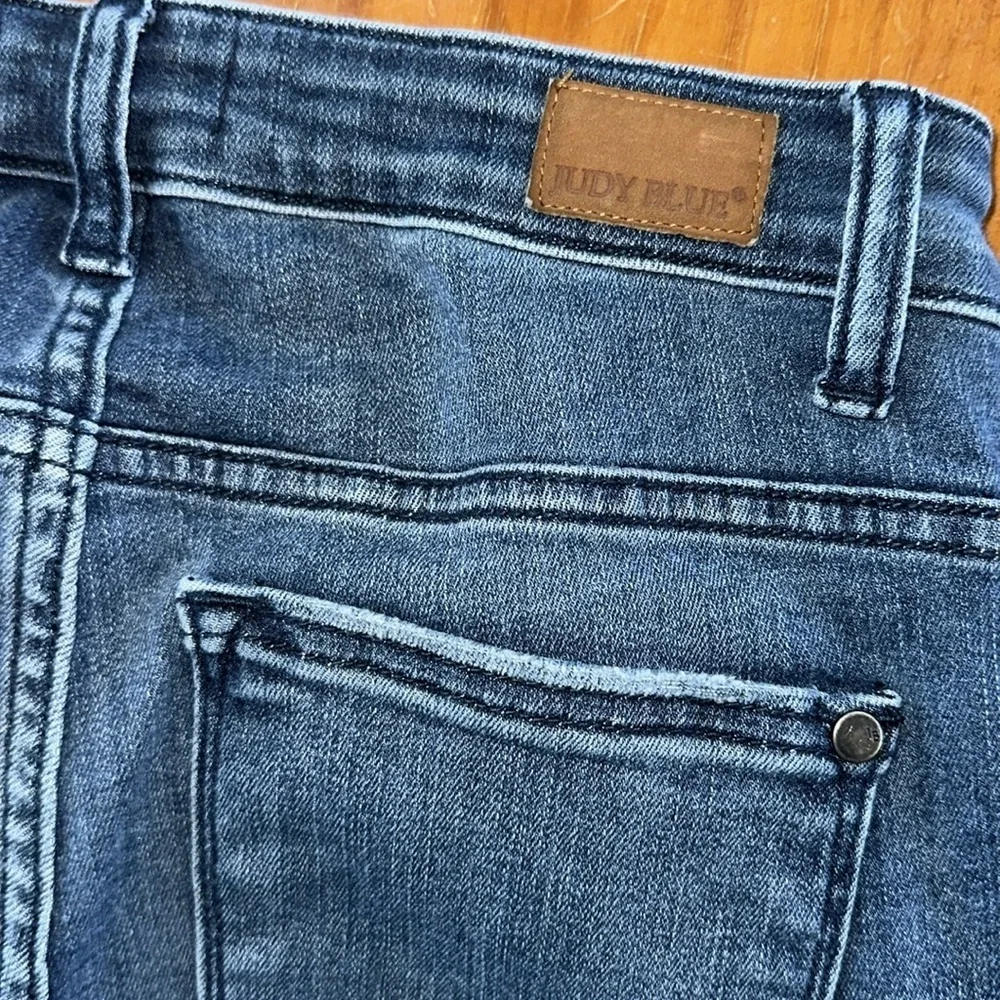 Judy Blue women’s blue distressed skinny jeans size 27